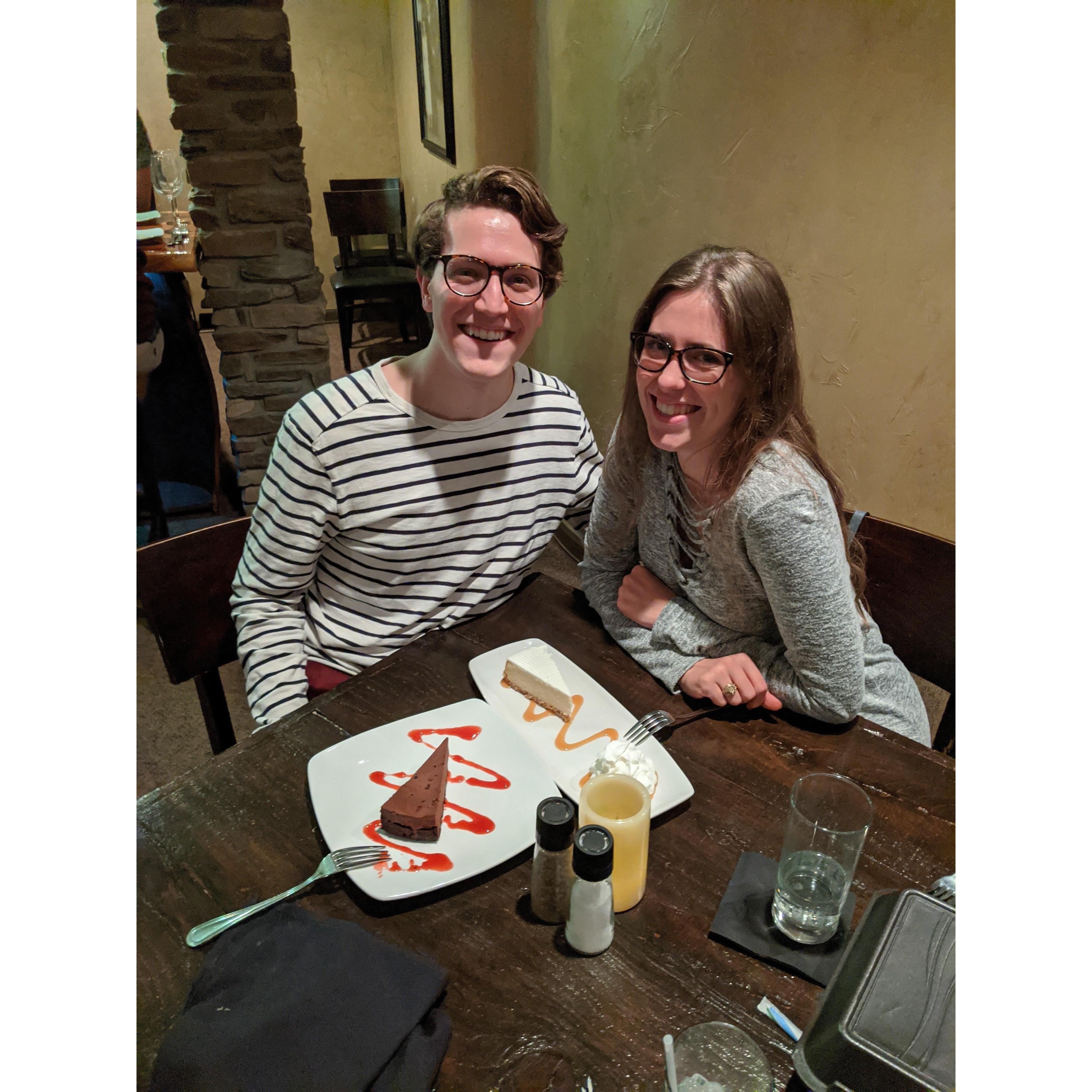 Us enjoying the MOST delicious chocolate cake ever while celebrating the one year anniversary of when we became "official" [11/6/20}
On a partagé le meilleur gâteau au chocolat pour nos un an.