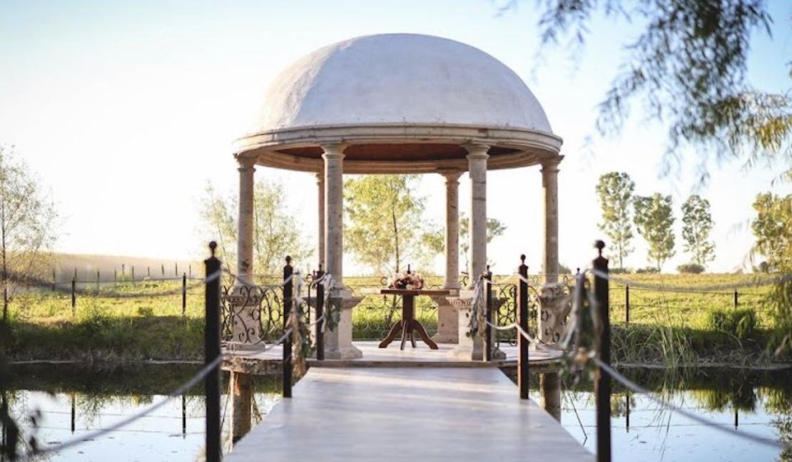 The Wedding Website of Aylin Garcia Jimenez and Evan Bombeke