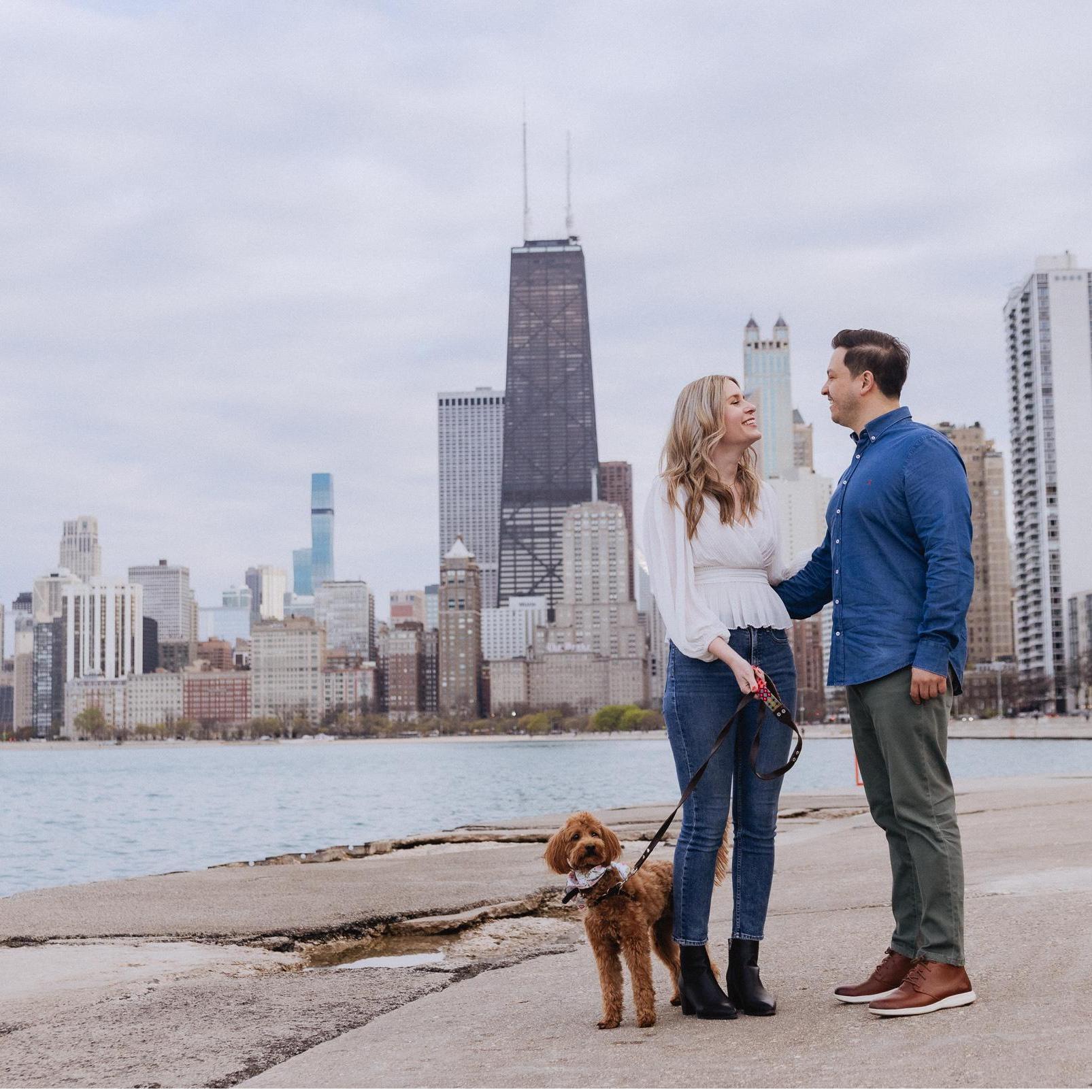 We had to bring our fur baby on our engagement shoot! :) 
Pretzel no podía faltar en las fotos de compromiso :)