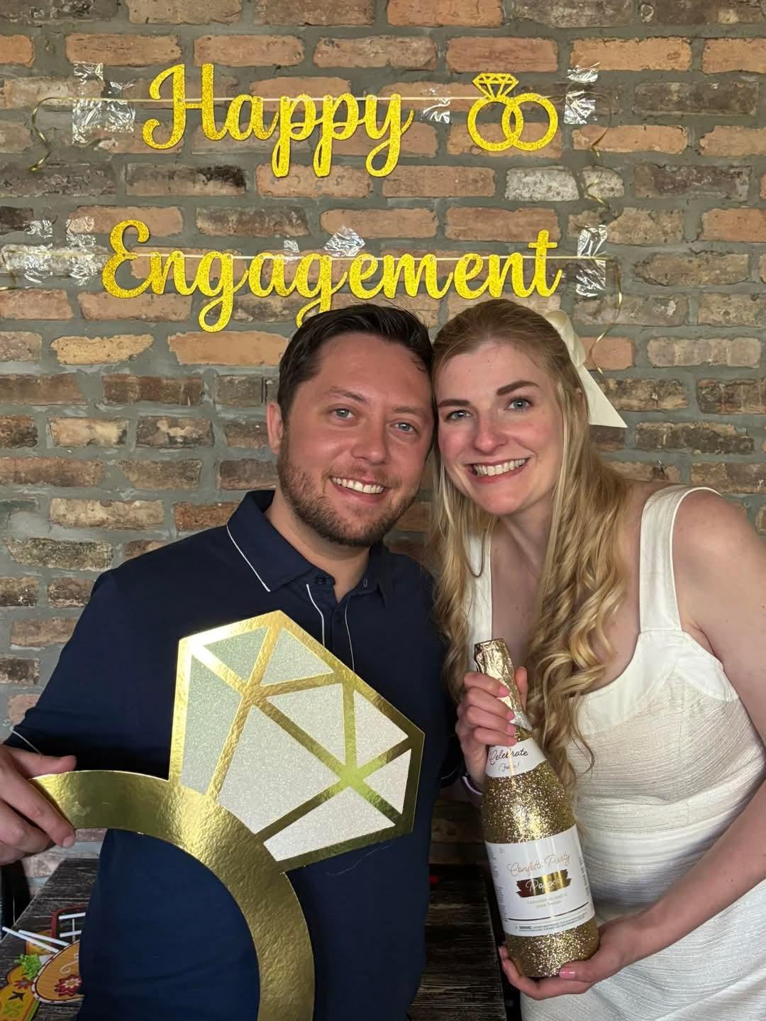 The Wedding Website of Lindsey Fox and Robert Galasso