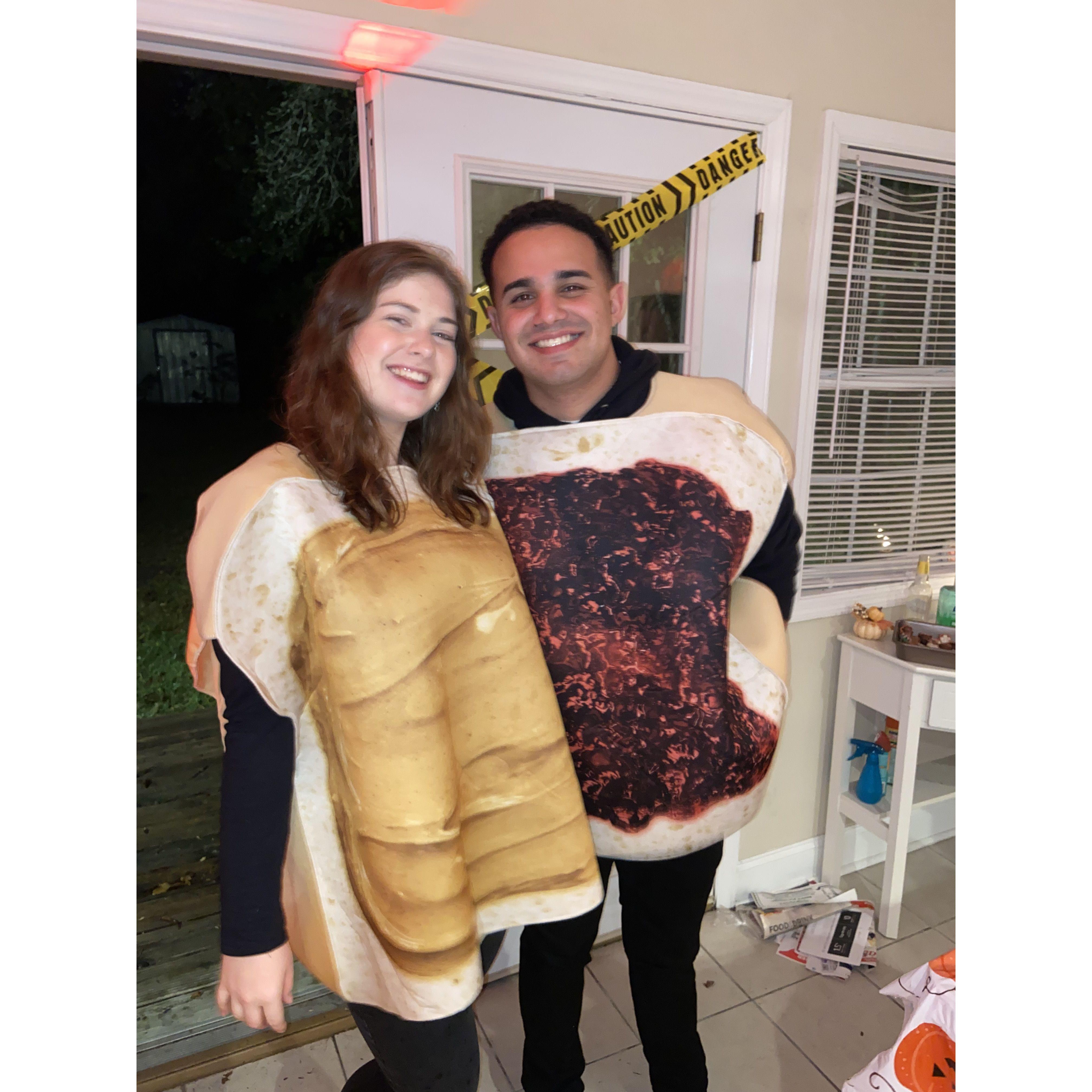 Our first Halloween together!  

Nuestro primer Halloween juntos.