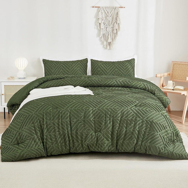 Andency Dark Olive Green Comforter Set King Size, 3 Pieces Boho Men Bedding Set & Collections, Farmhouse Tufted Fluffy Bedding Comforter Set for All Seasons (1 Comforter 104x90In, 2 Pillowcases)