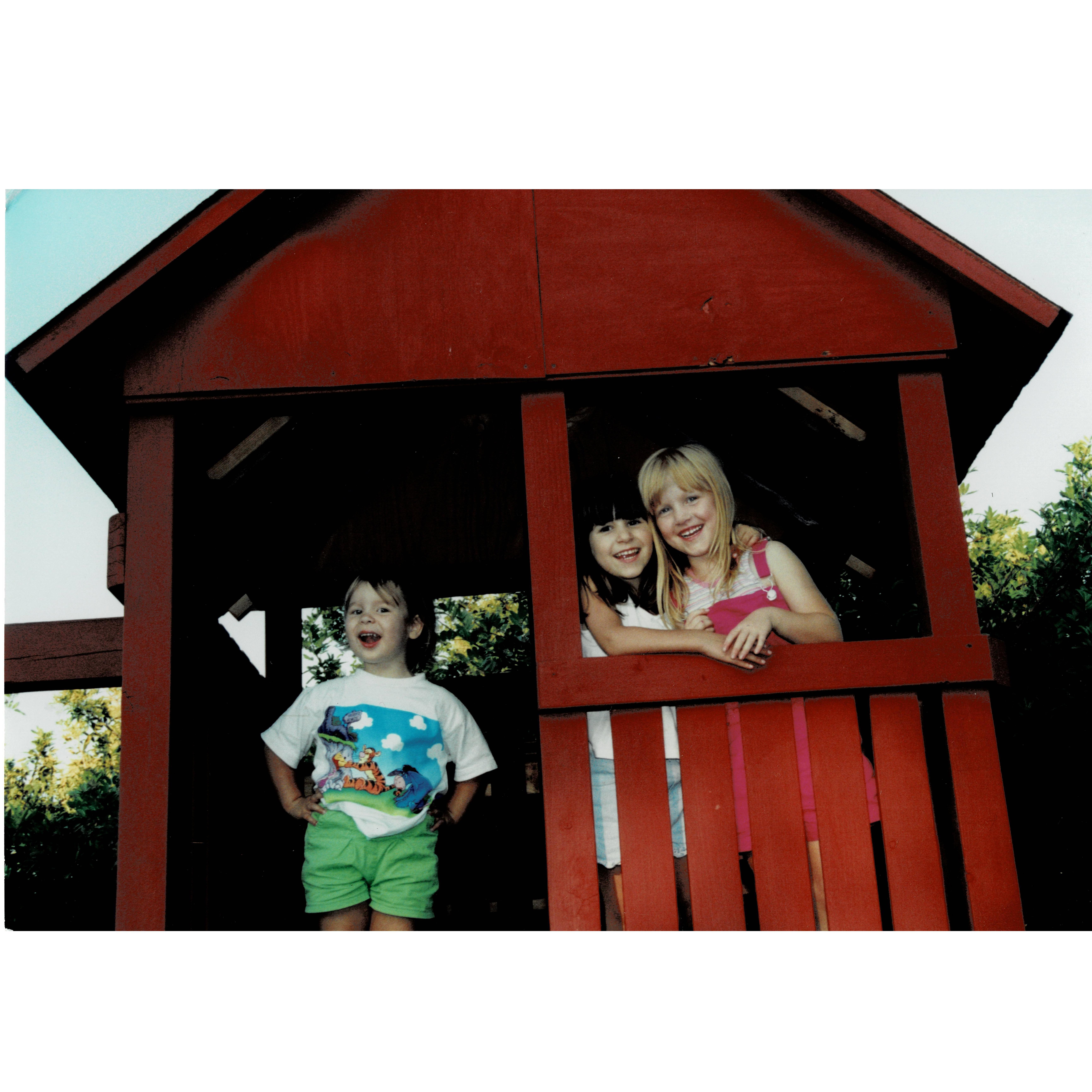 Marina, her cousin and sister all hanging out in a playhouse (her sister's pose was too adorable not to post)