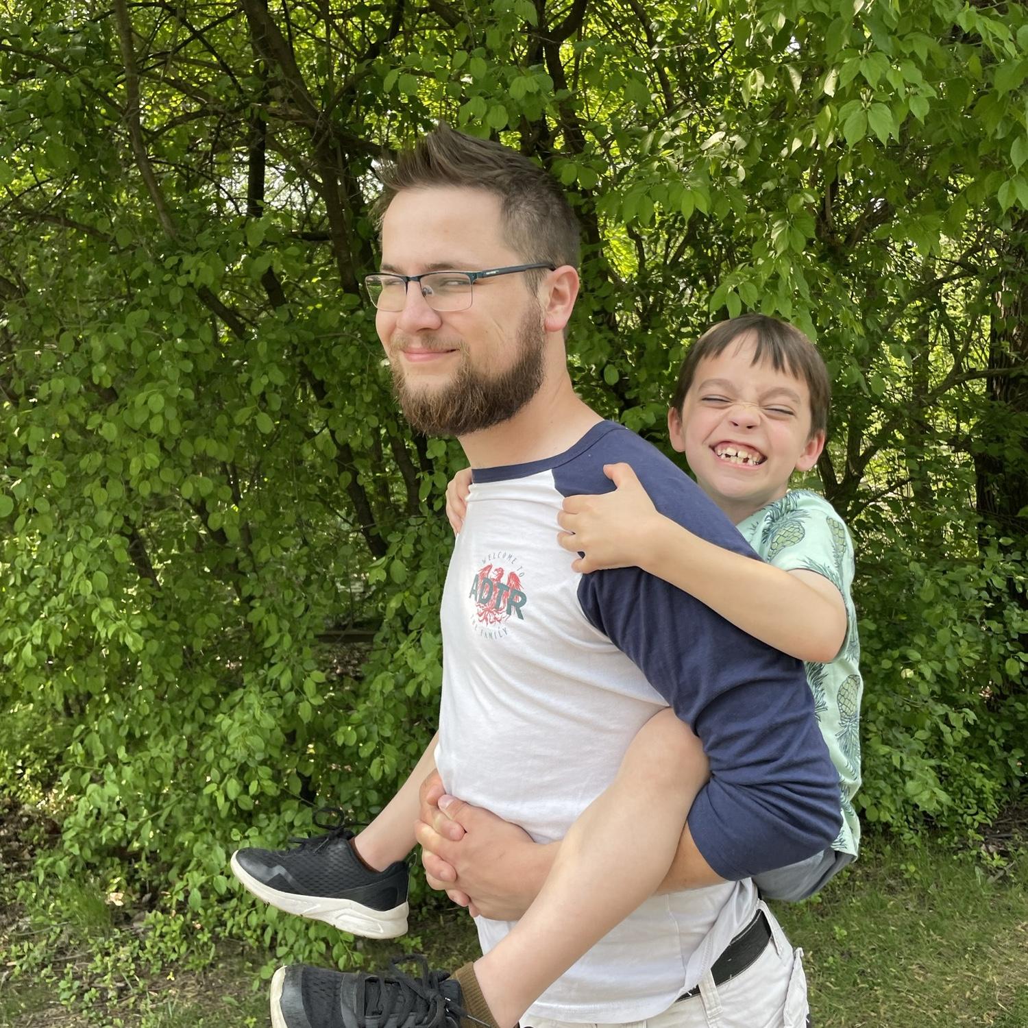 Piggyback ride at the zoo💕