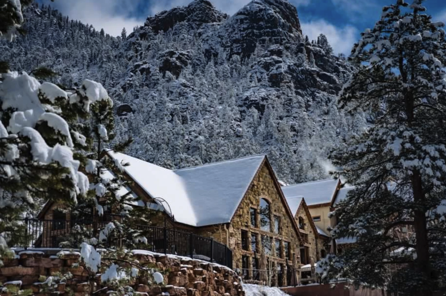 The Wedding Website of Amanda Dinh and Ryan Servas