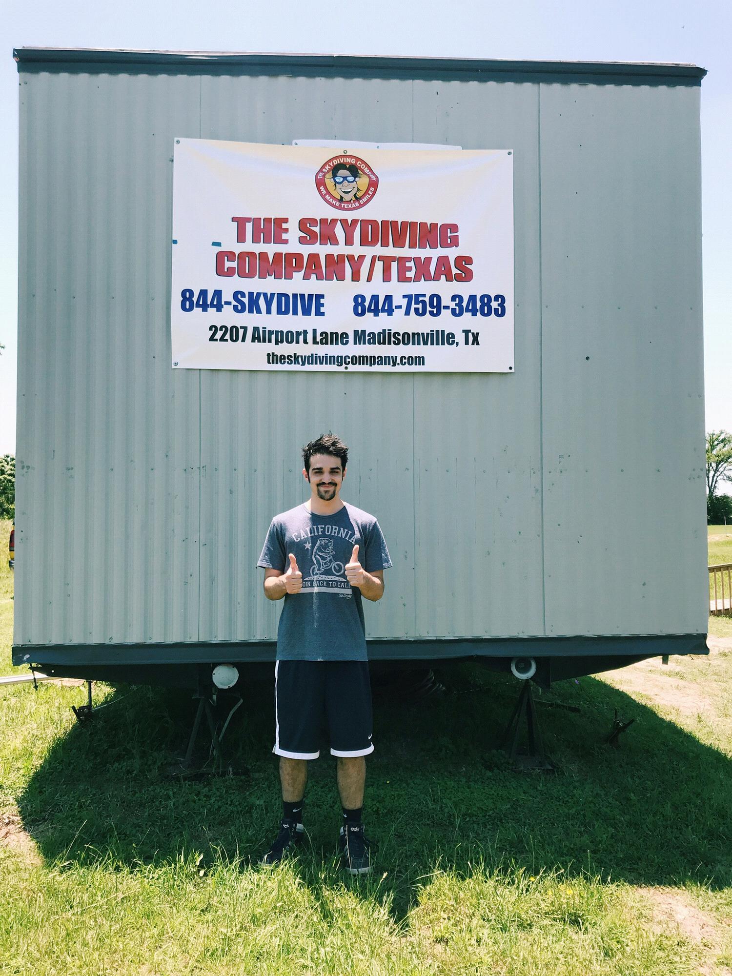 A photo from the day that Benjamin took me skydiving! (2018)