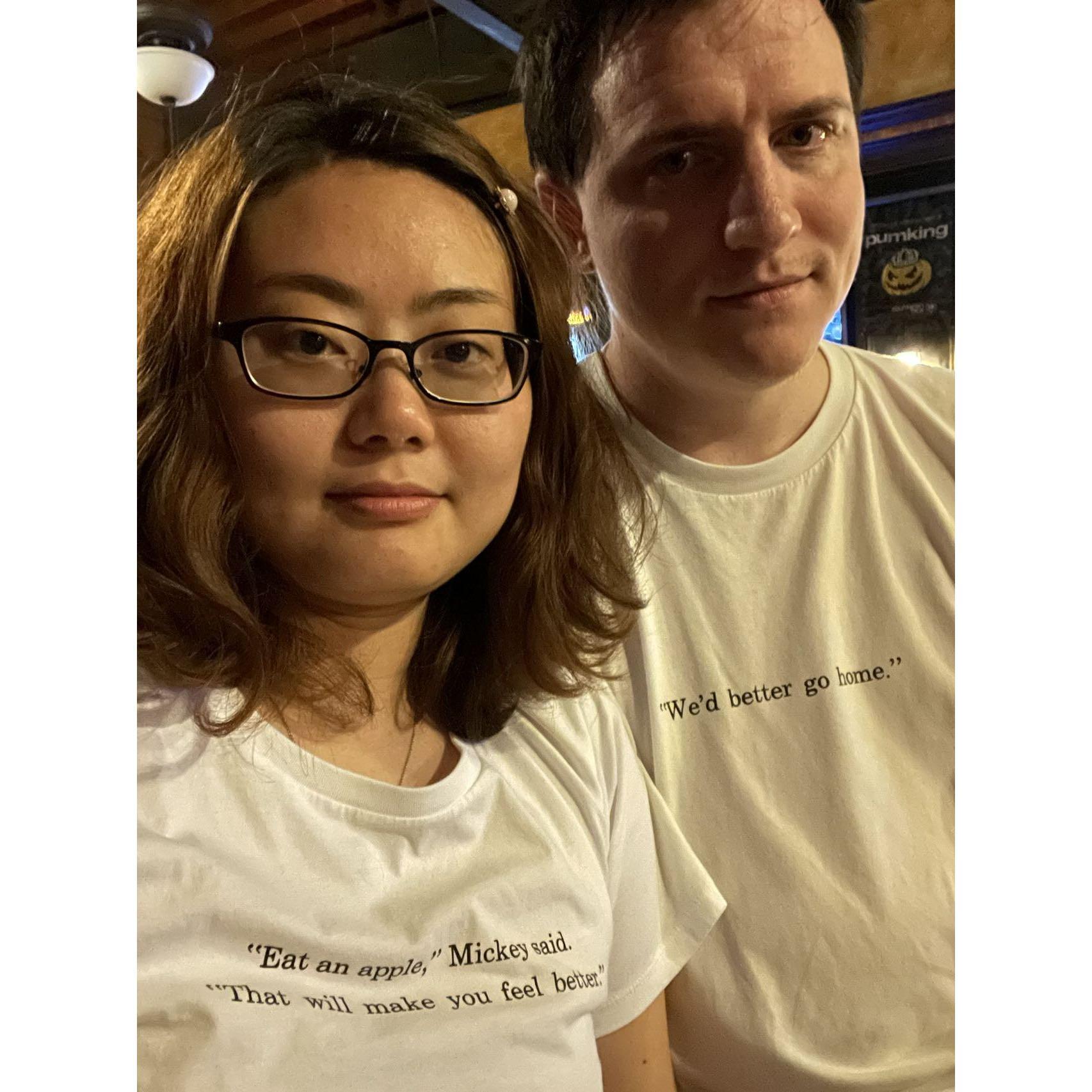Look for the same shirt in crowd of bus station