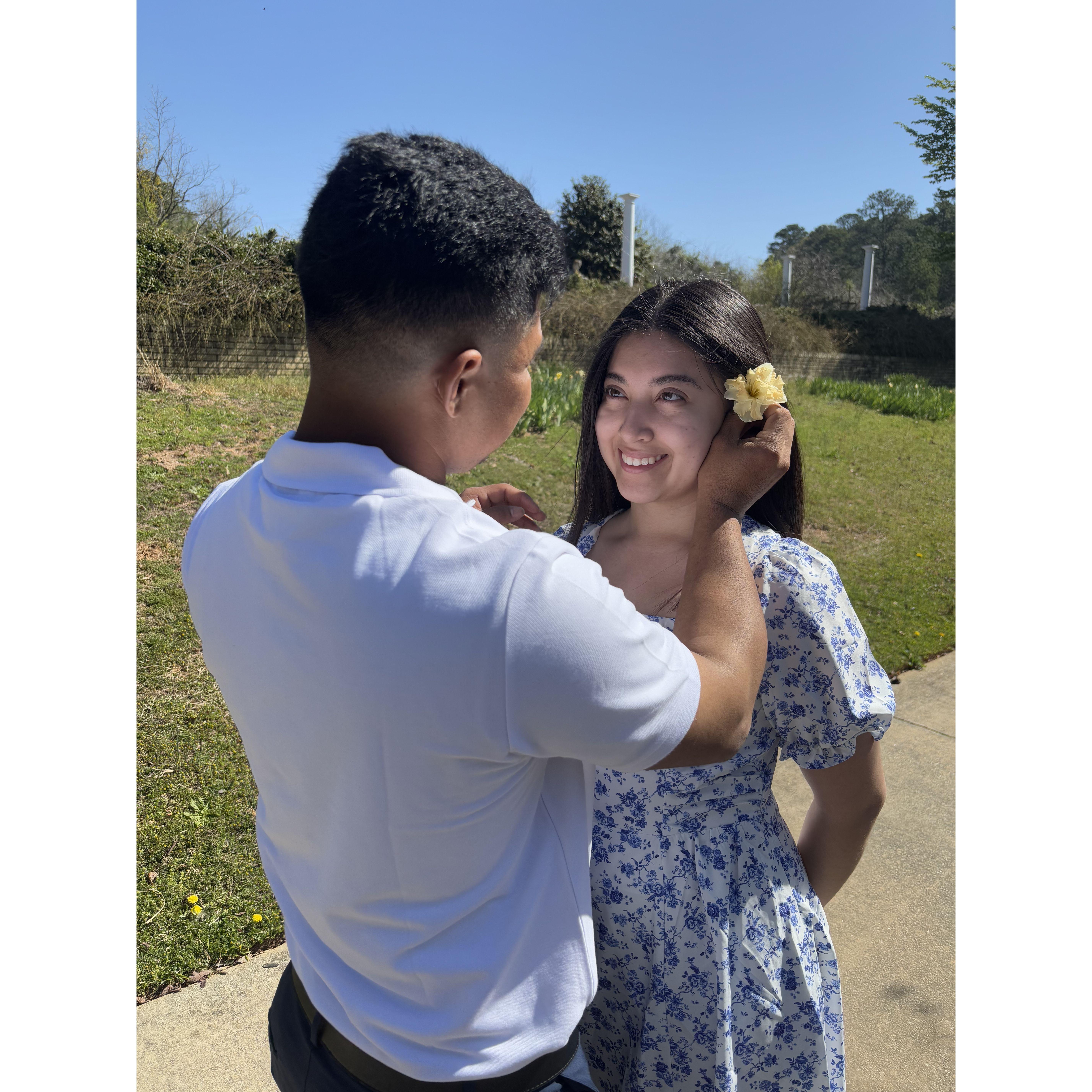 "El amor es paciente, es bondadoso; el amor no tiene envidia; el amor no es jactancioso, no es arrogante; no se comporta con rudeza, no es egoísta, no se enoja fácilmente, no guarda rencor."
1 Corintios 13:4-7