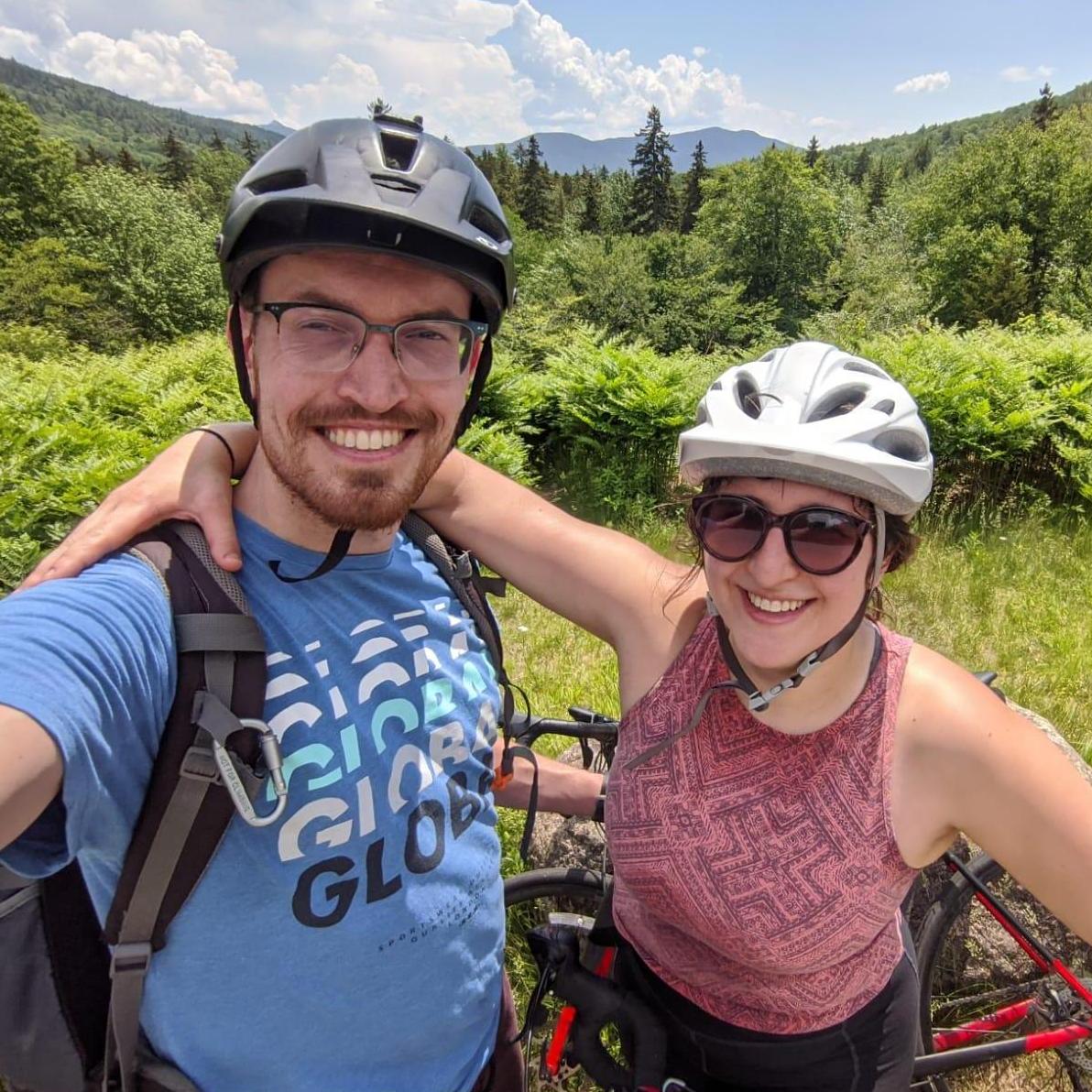 Biking is our shared love-- especially with beautiful scenery!
***
Fietsen is onze gedeelde liefde-- zeker met een prachtig landschap!
