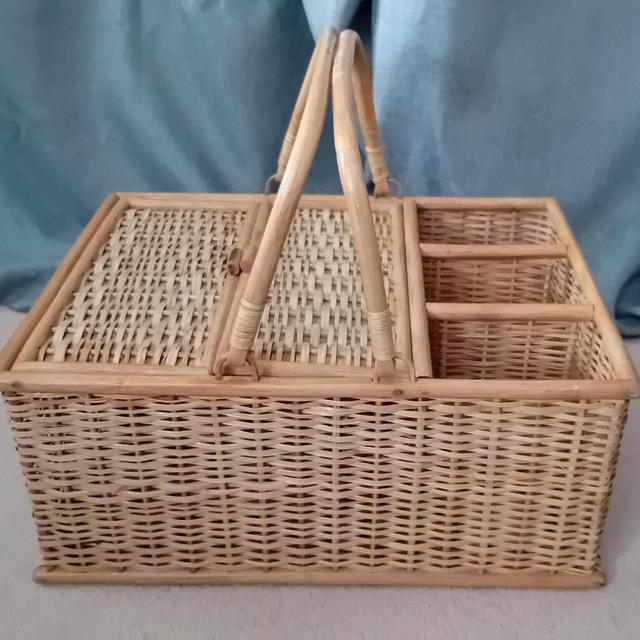 Rectangular Wicker Picnic Basket, Bottle Carrier, Vintage Picnicking, Outdoor Dining, Summer Dining, Food Carrier, Wicker Basket, Lunch Box