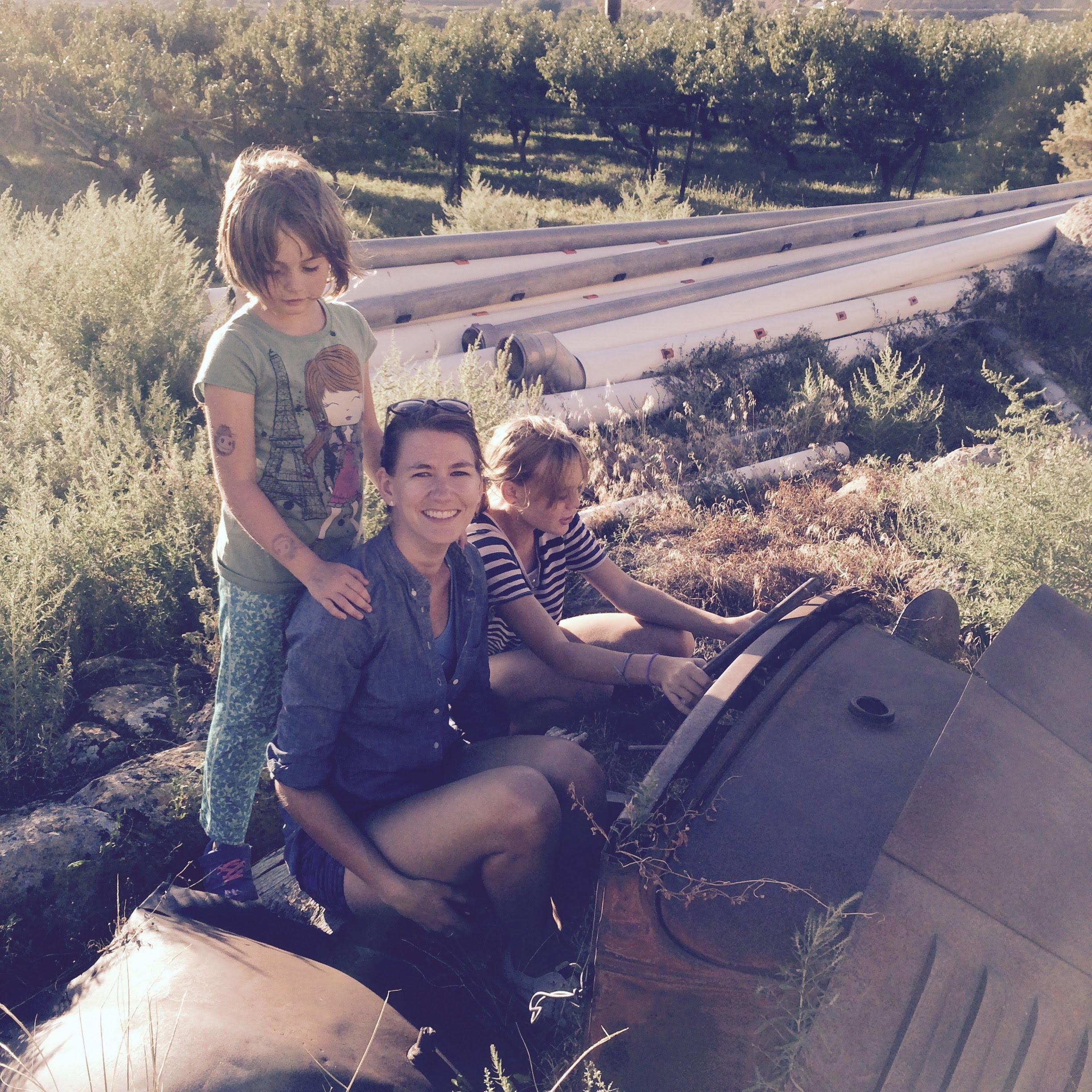 Emi and Elli's first visit to the farm