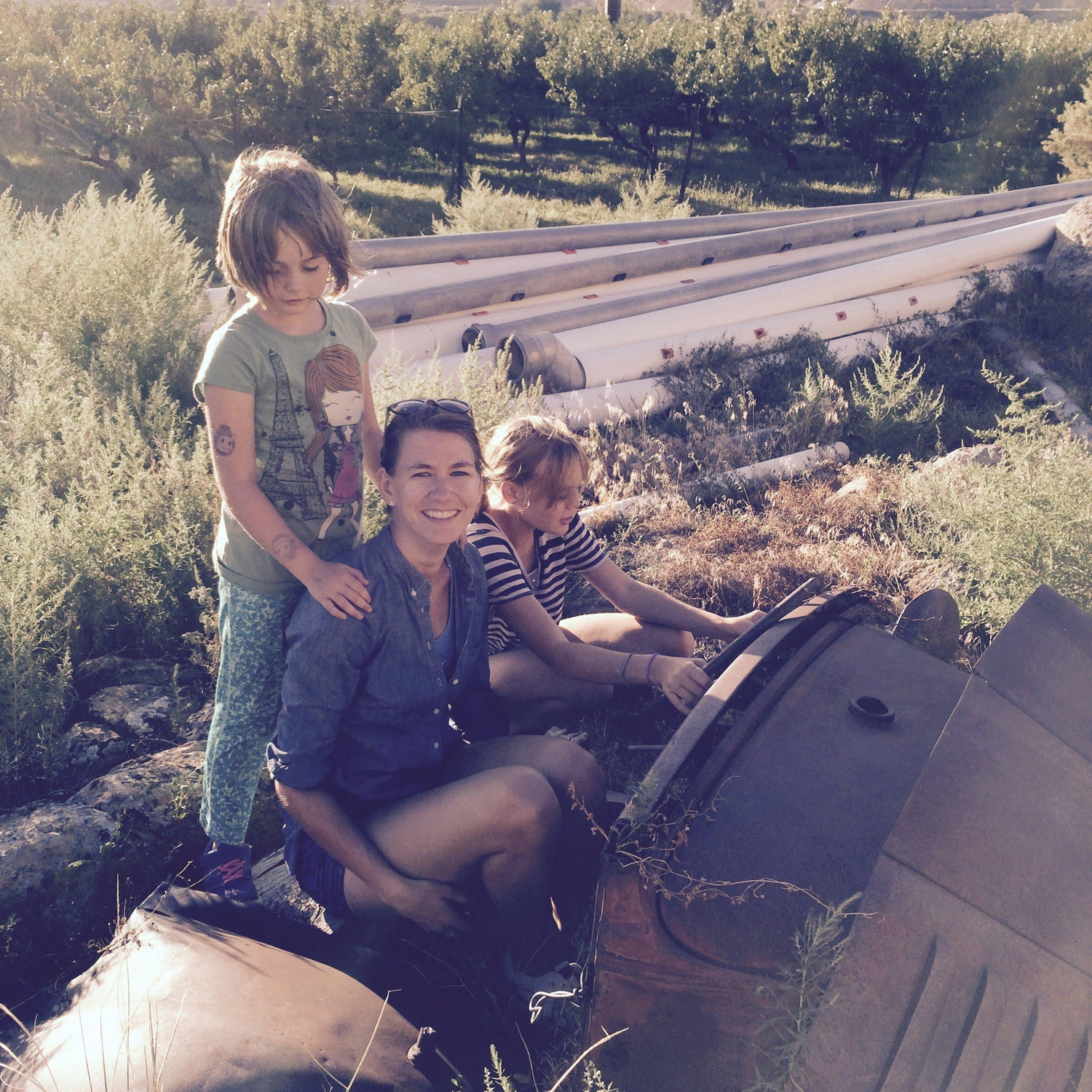 Emi and Elli's first visit to the farm