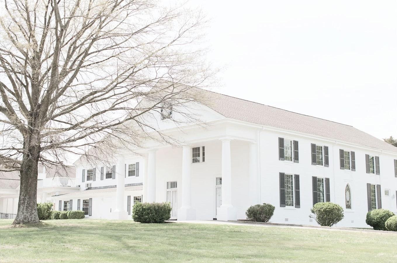 The Wedding Website of Elizabeth Moutous and Dillon Davenport