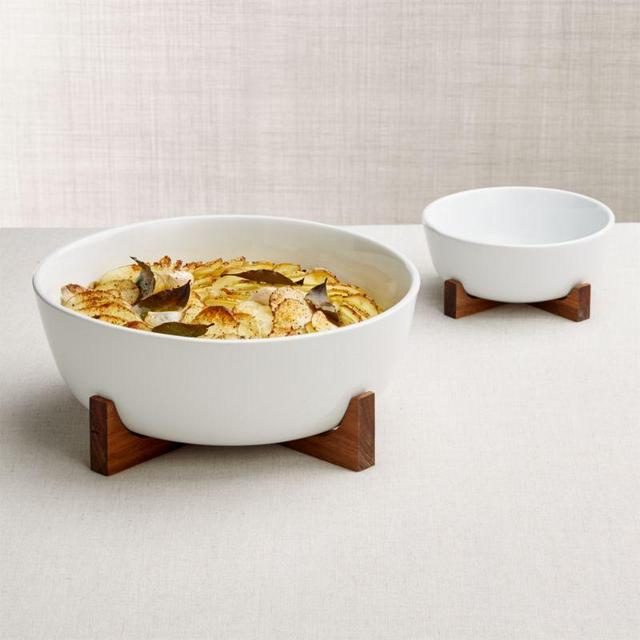 Oven-to-Table Bowl with Trivet