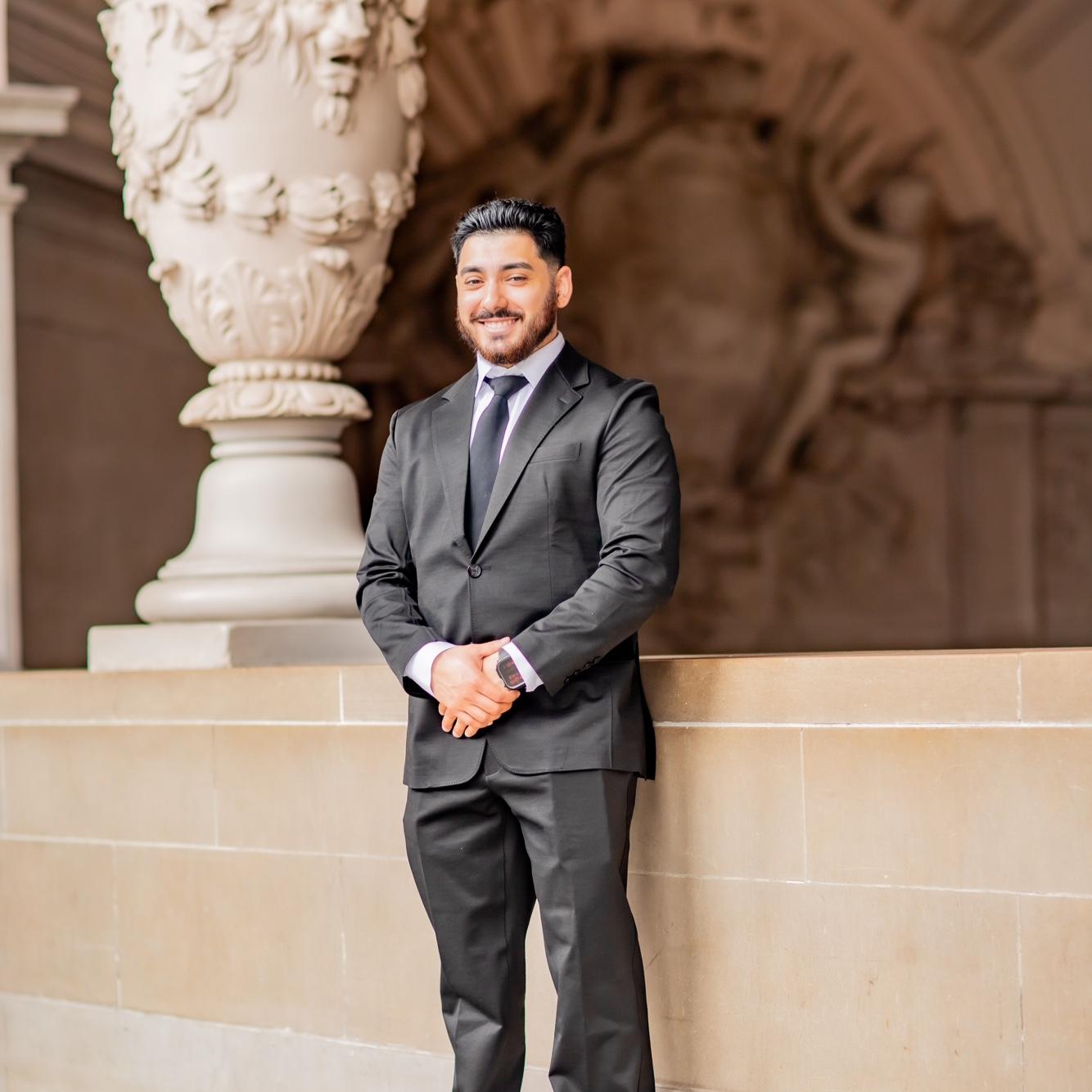 The Groom- El Novio 🤵🏻‍♂️