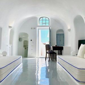 Cave hotel stay in Santorini