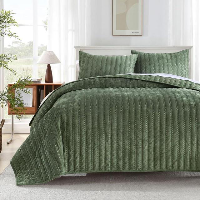 Grassix Velvet Quilt King Size - Luxurious Cozy Green Quilt Set, Lightweight Soft Velvet Comforter for All Season, Striped Channel Coverlet Bedspreads with 2 Shams