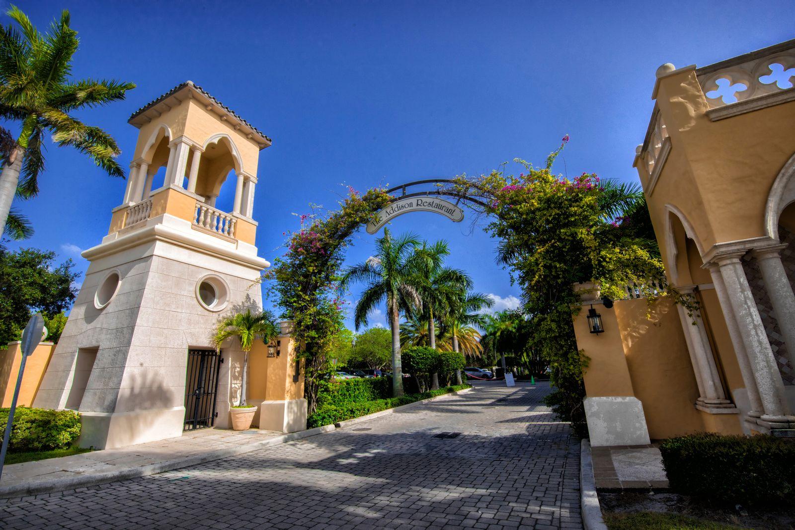 The Wedding Website of Ray Ortiz and Krysty Marcio