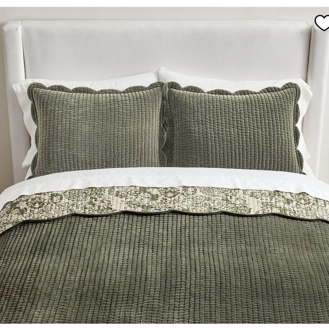 Velvet Scallop Edge Reversible Quilt
