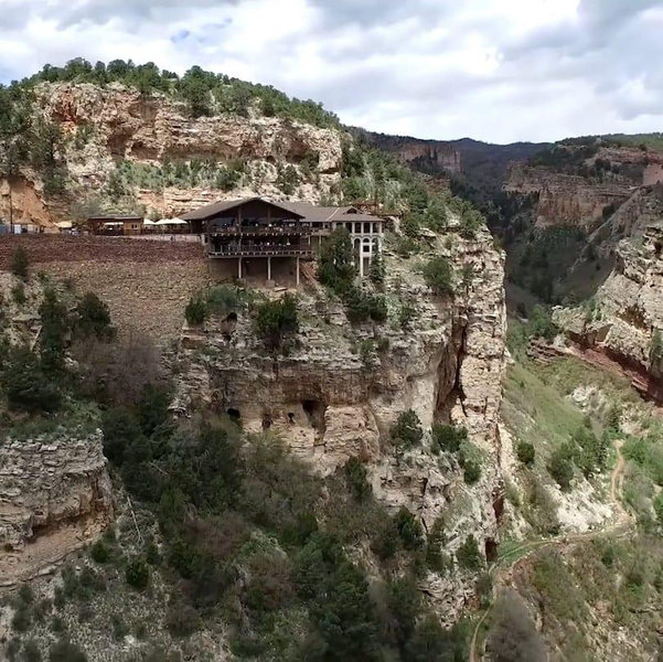 Cave of Winds Tour