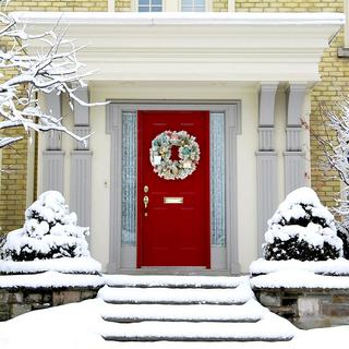 Christmas Snowy Ornaments Wreath