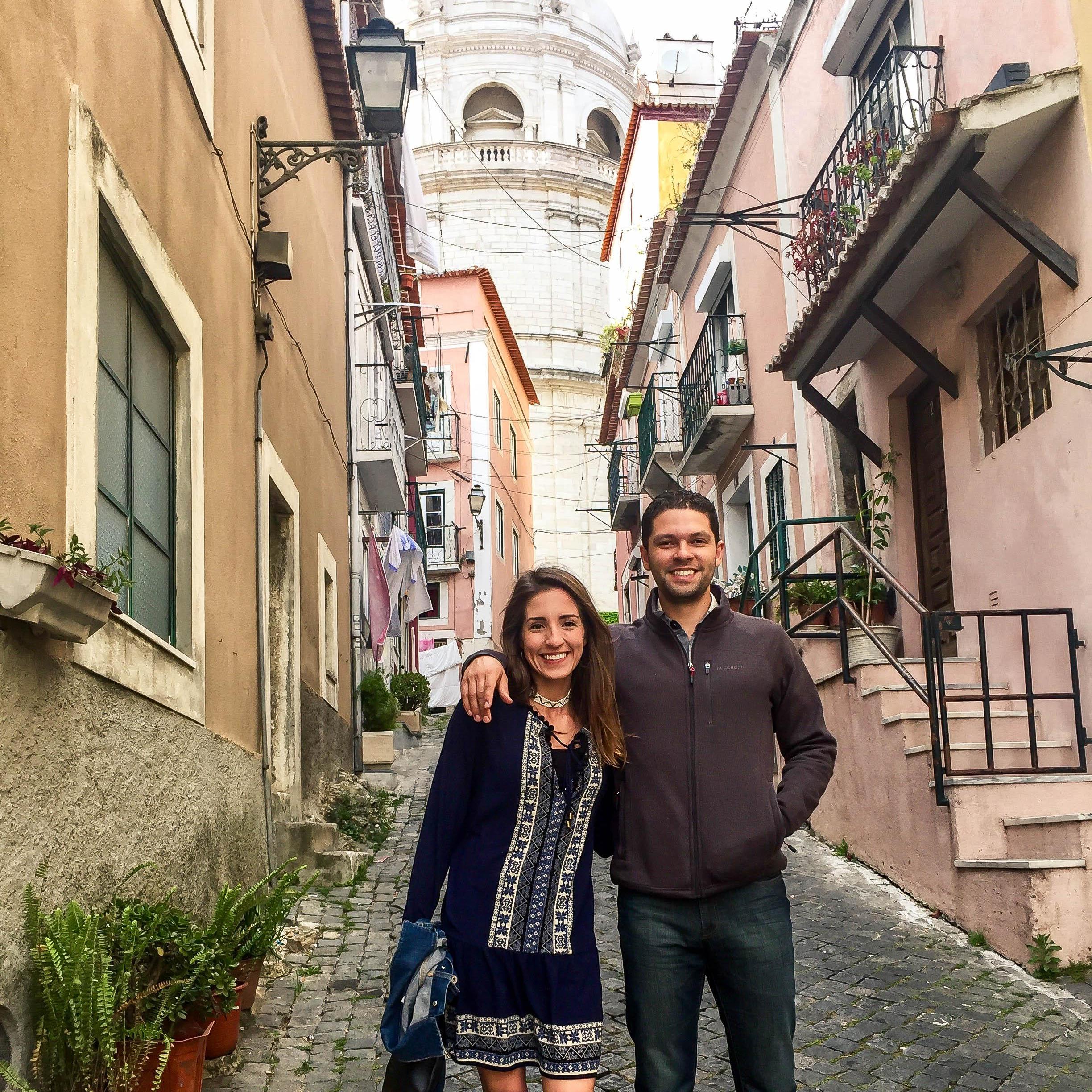 Strolling pastel streets in Portugal 🇵🇹
