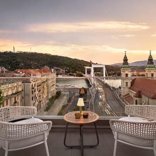 Romantic Dinner in Budapest