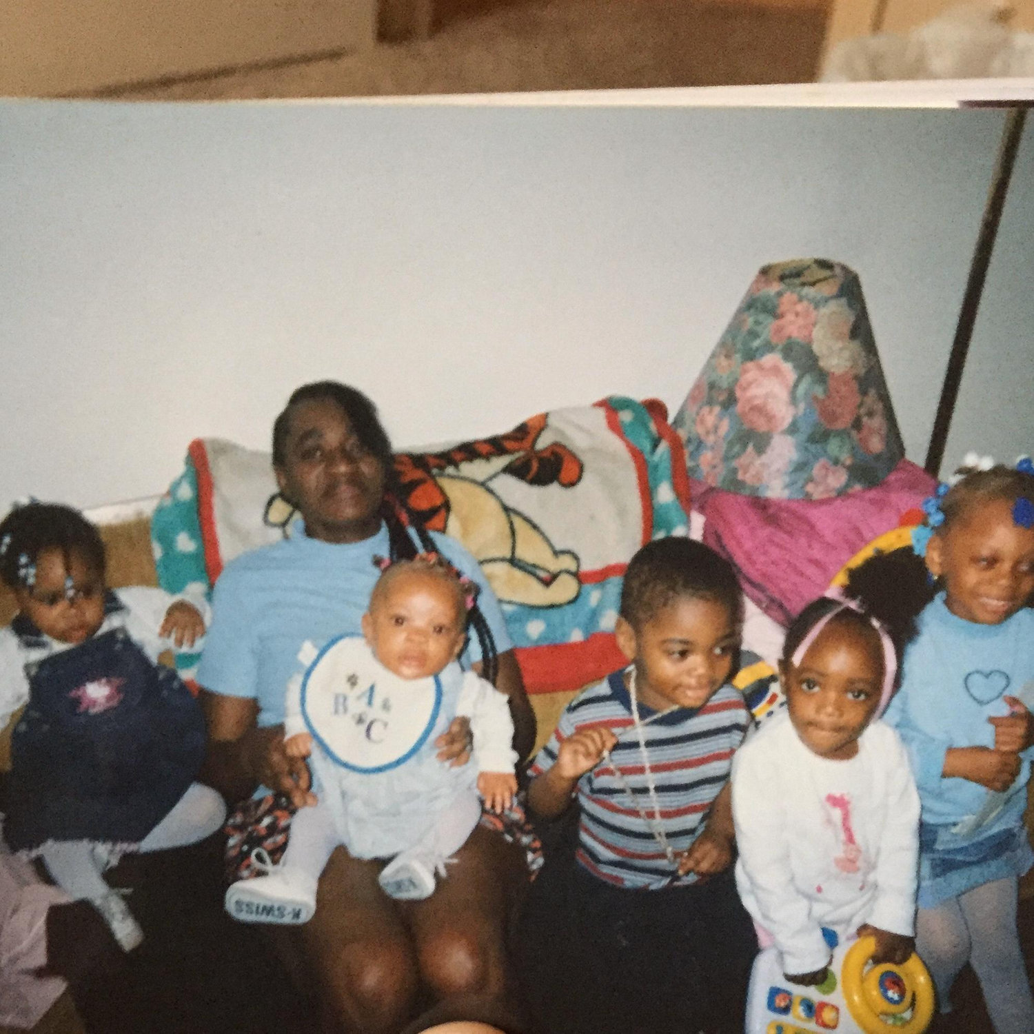 Destiny, Kiana, Lester, Aria, Kyla, and grandma Lisa