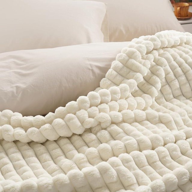 PHF Luxury Soft Fleece Blanket King Size, No Shed No Pilling, 380GSM Fluffy Cozy Throw Blankets for Bed, 108"x90",Lightweight Warm Bedding for Home Decor, Ideal Gift for Women, Cream