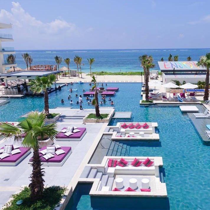 This is the main pool (Energy) with swim-up bar to the left.