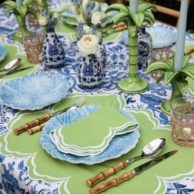 Serena Apple Green Scalloped Placemats & Napkins (Set of 4)