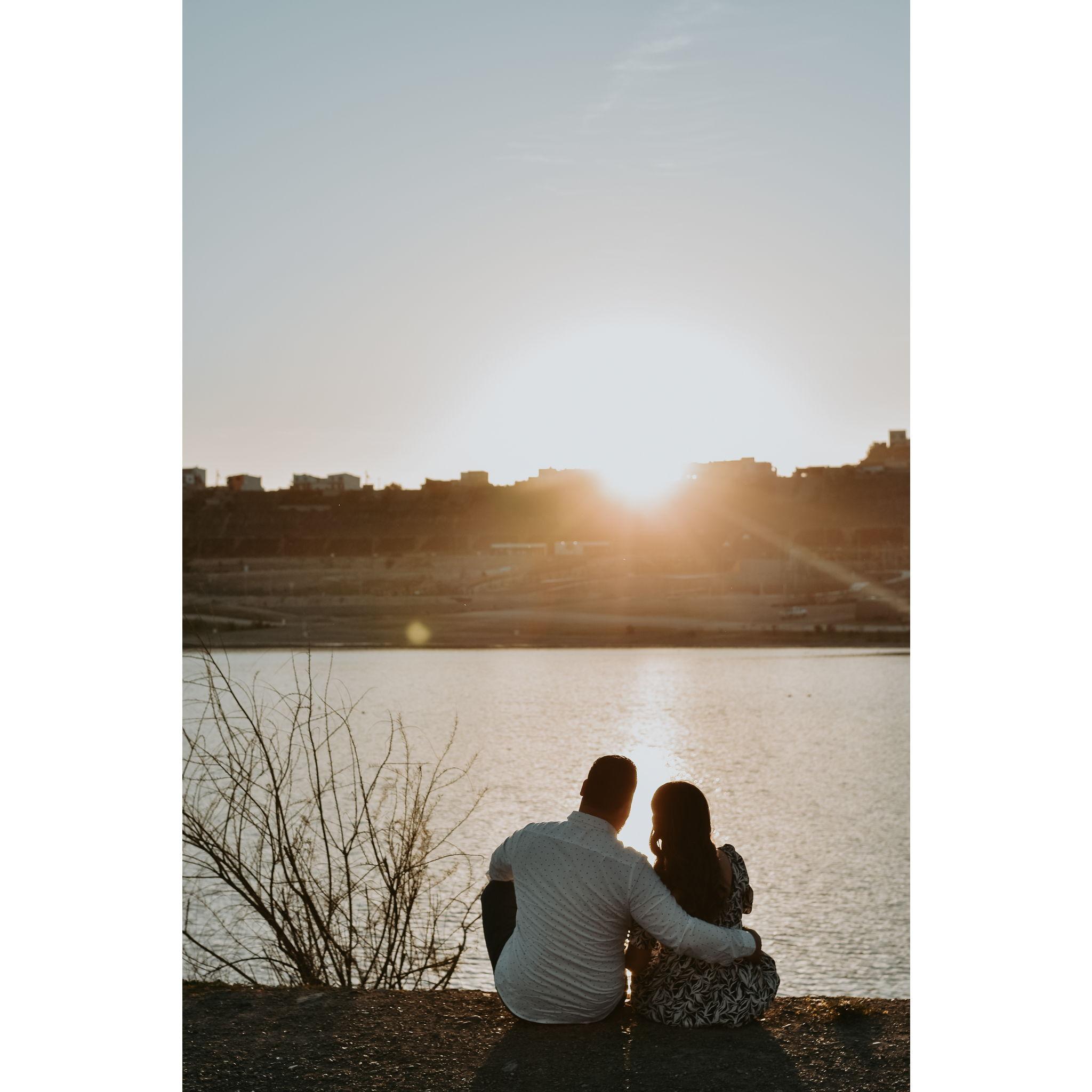 Eclesiastes 4:9,10, 12) "Mejor son dos que uno solo, si uno de ellos cae, el otro puede ayudar a su compañero a levantarse. Una cuerda triple, no se rompe facilmente.