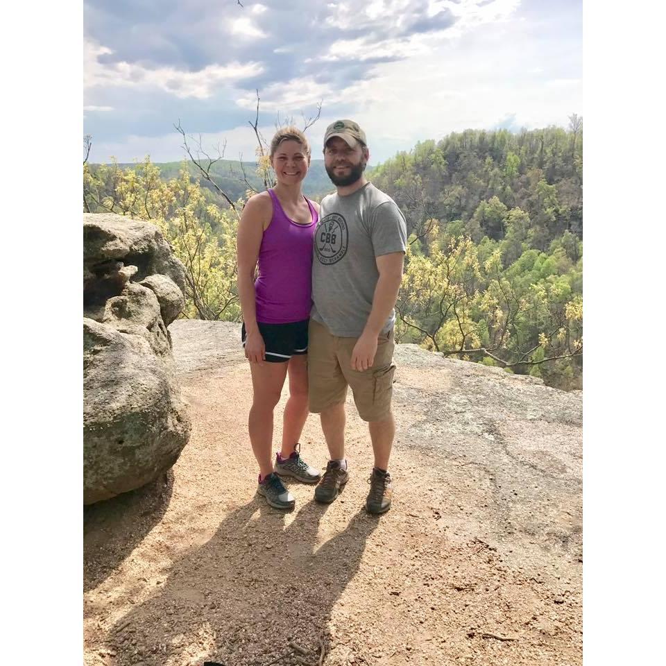 Hiking at Natural Bridge State Park
