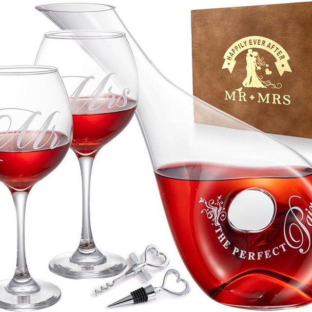 XmanKing Wedding Engagement Gifts: Wine Glasses & Decanter Set, Engraved 'Mr & Mrs', Perfect for Bridal Showers, Christmas & Housewarming Gifts