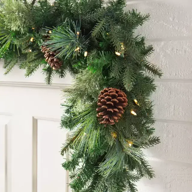Mixed Evergreen with Pinecones Foliage