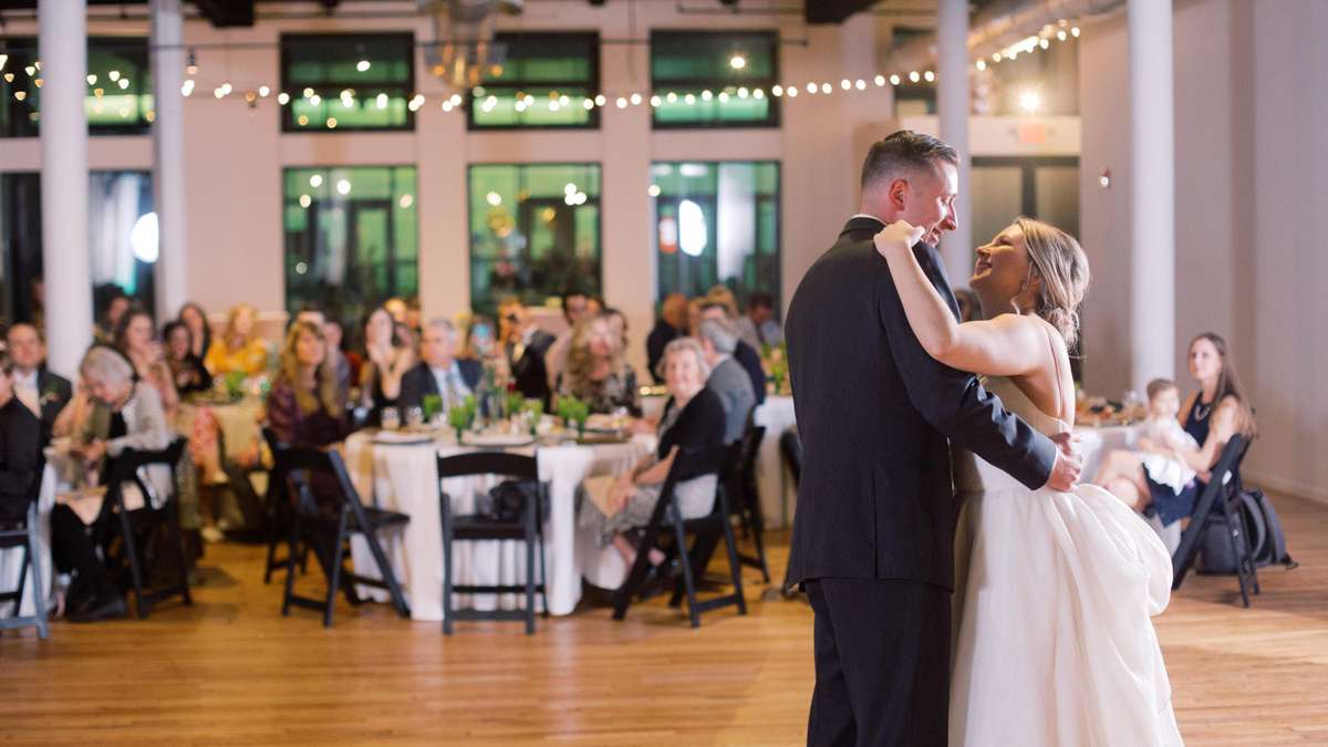 Buffalo Bills-loving bride jumps through table at her wedding (video) 