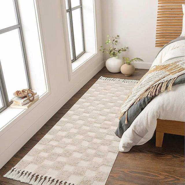 Lanffia Boho Kitchen Runner Rug 2.6'x8', Beige Hallway Runner, Washable Tufted Checkerboard Rug with Tassels Bohemian Cotton Woven Accent Rug for Entryway Laundry Room Doorway Bedroom