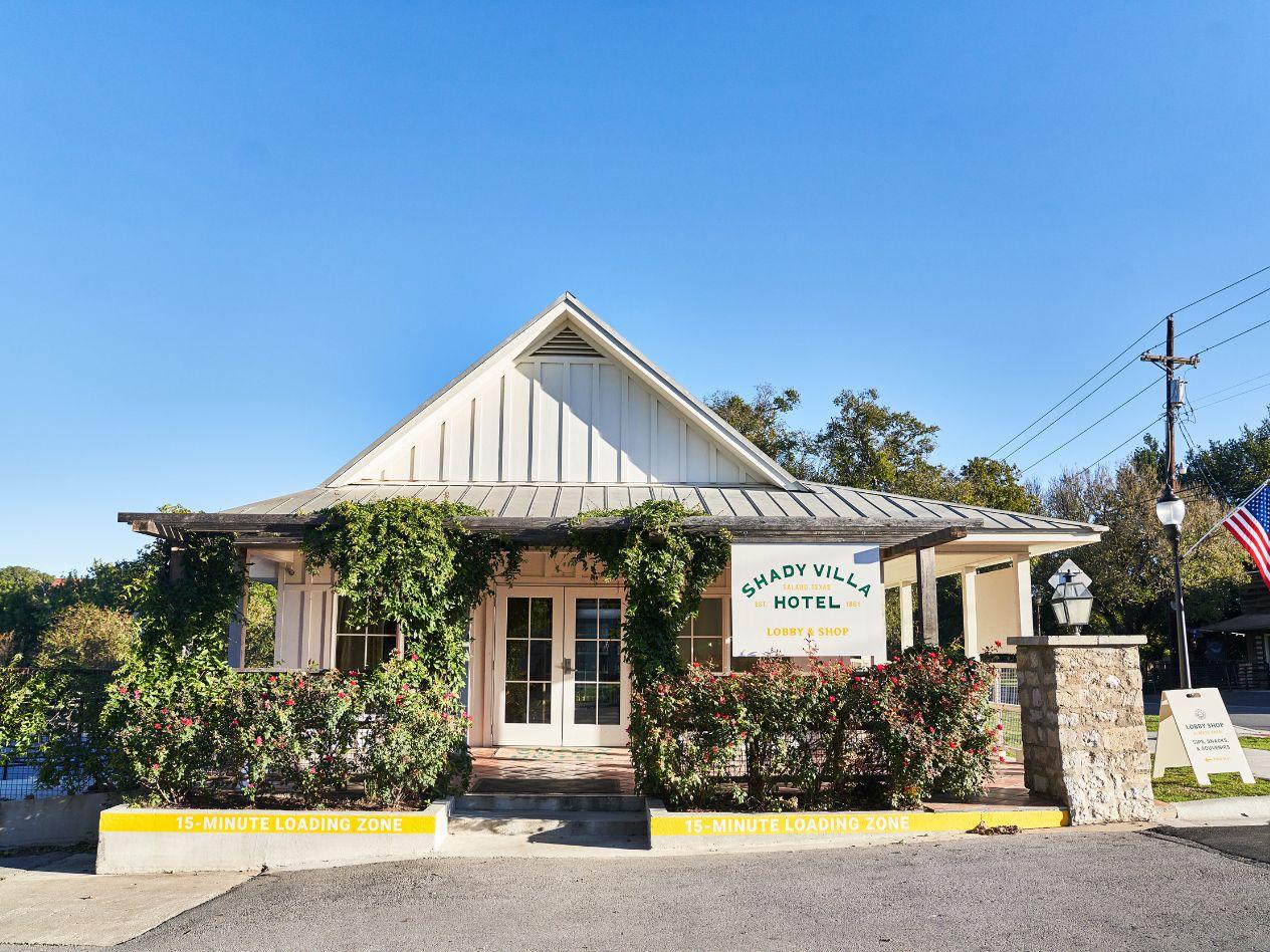 The Wedding Website of Lana Lorenz and Brandon Colvin