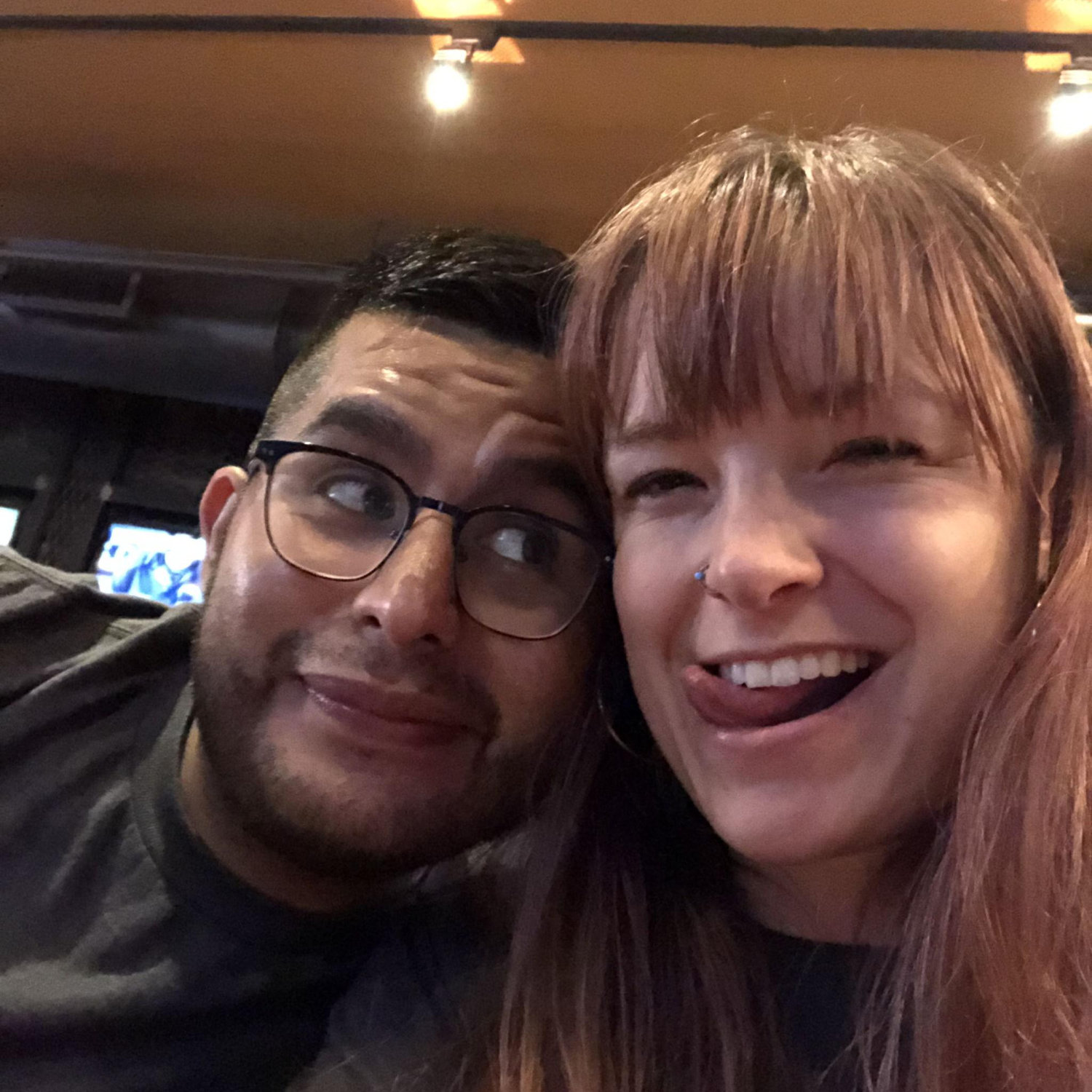 Our first trip to NYC together, alarmingly soon after we started dating. | Nuestro primer viaje a Nueva York juntos, alarmantemente pronto después de que empezamos a salir.