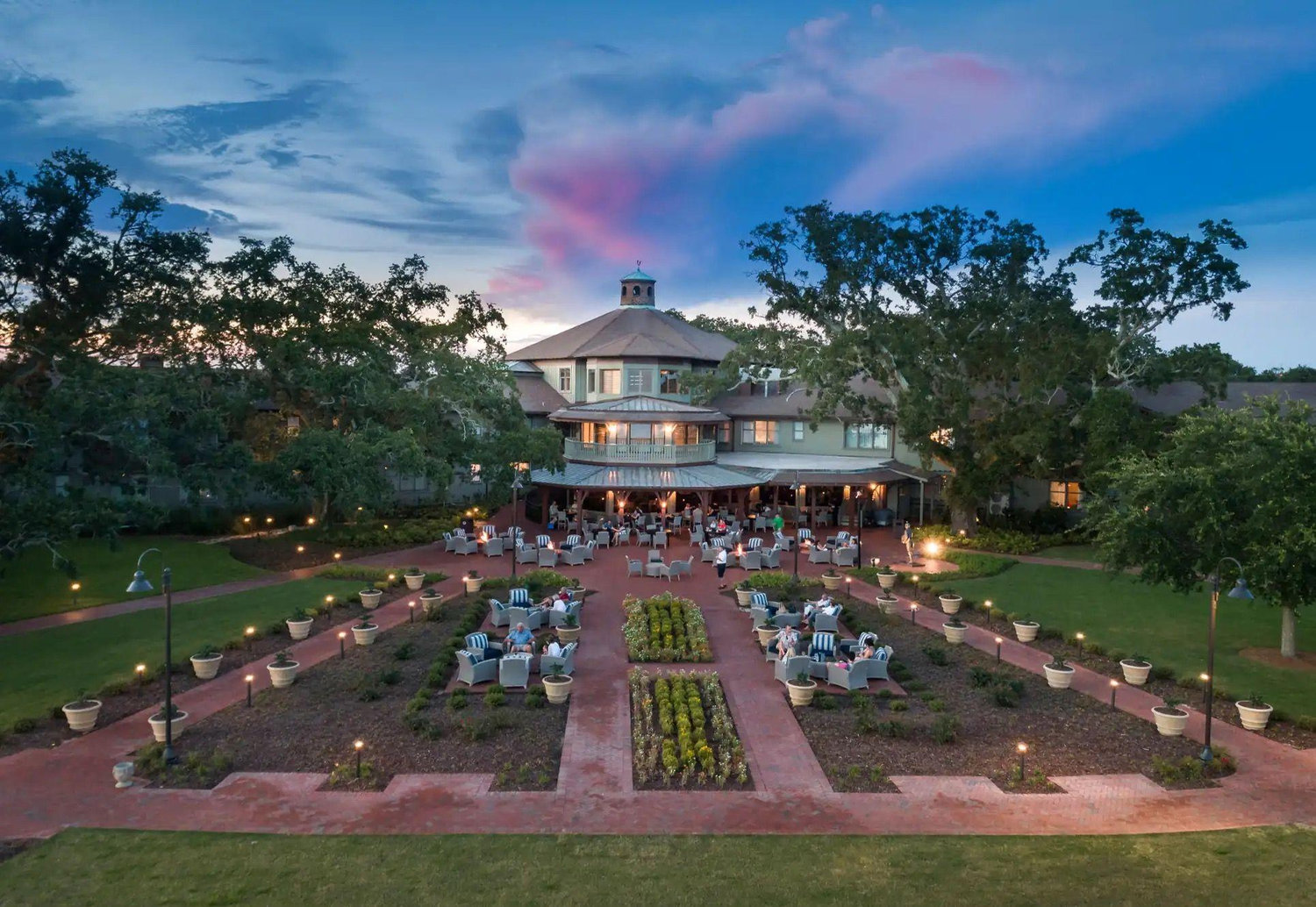 The Wedding Website of Taylor Hall and Matthew Viehe