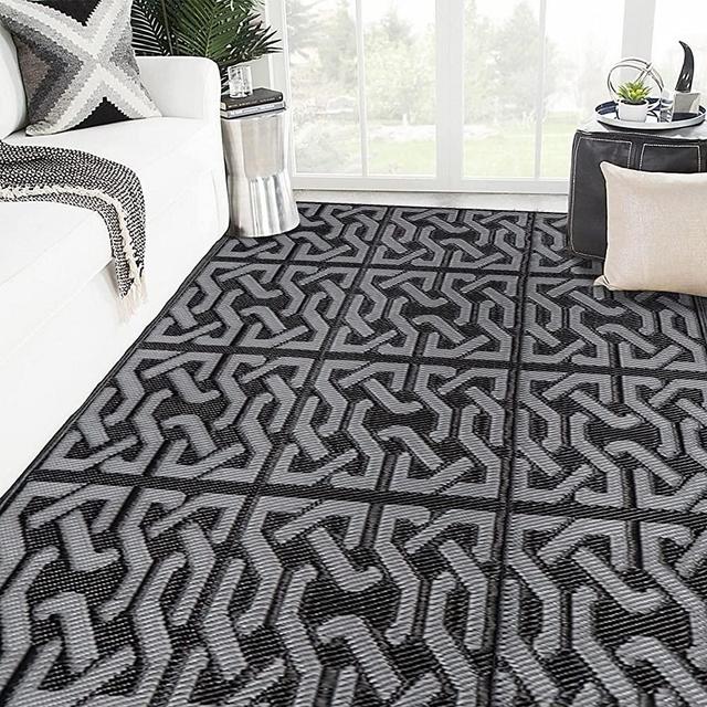 SAND MINE Reversible Mats, Plastic Straw Rug, Modern Area Rug, Large Floor Mat and Rug for Outdoors, RV, Patio, Backyard, Deck, Picnic, Beach, Trailer, Camping (4' x 6', Black & Grey)
