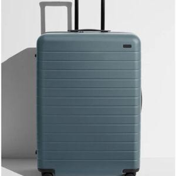 Away Large Expandable Suitcases: Color Coast Blue