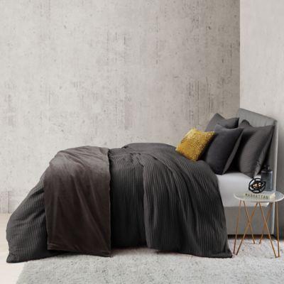 O&O by Olivia & Oliver™ Waffle Full/Queen Duvet Cover Set in Charcoal