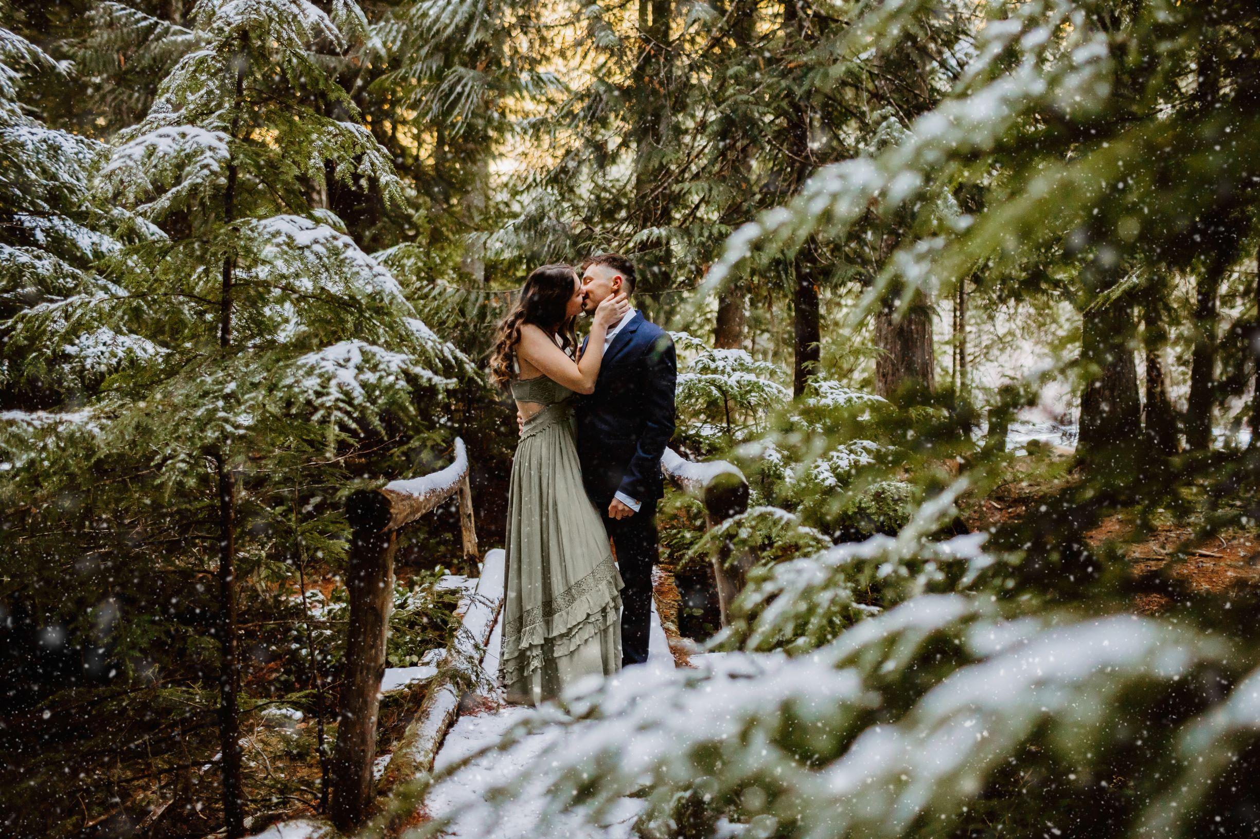 The Wedding Website of Julia Stone and Stanley Dettner