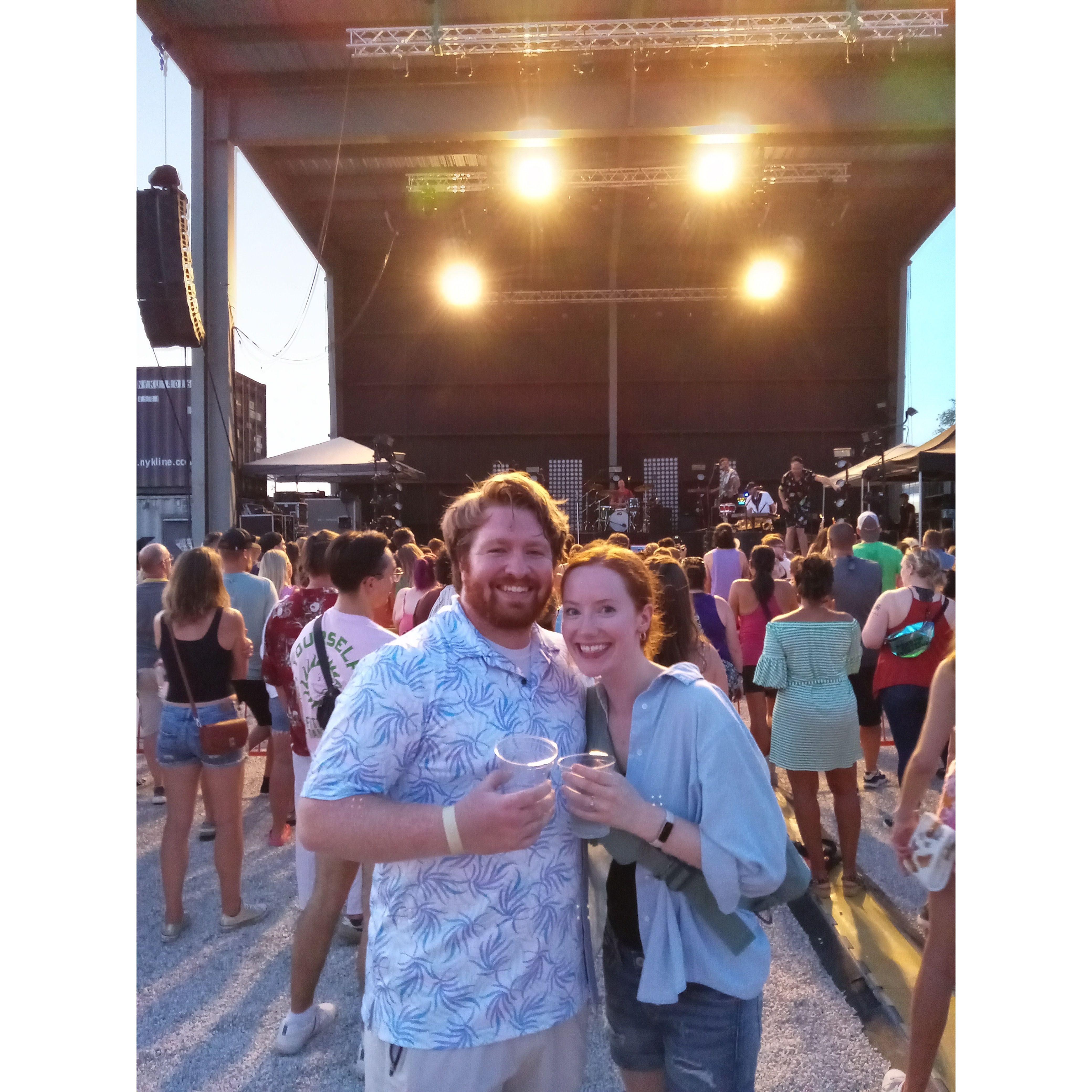 William and Amy attend a Fitz and the Tantrums concert with friends at Wave.