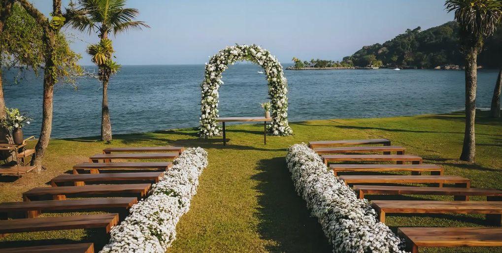 The Wedding Website of Elizabeth Moore and Jessiele Ruas
