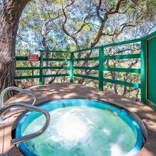 Couples sweetheart soak at Sycamore Mineral Springs