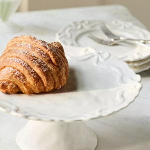 Benedita Bow Ceramic Stoneware Cake Stand