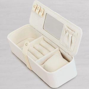 Beis Jewelry Case in Beige