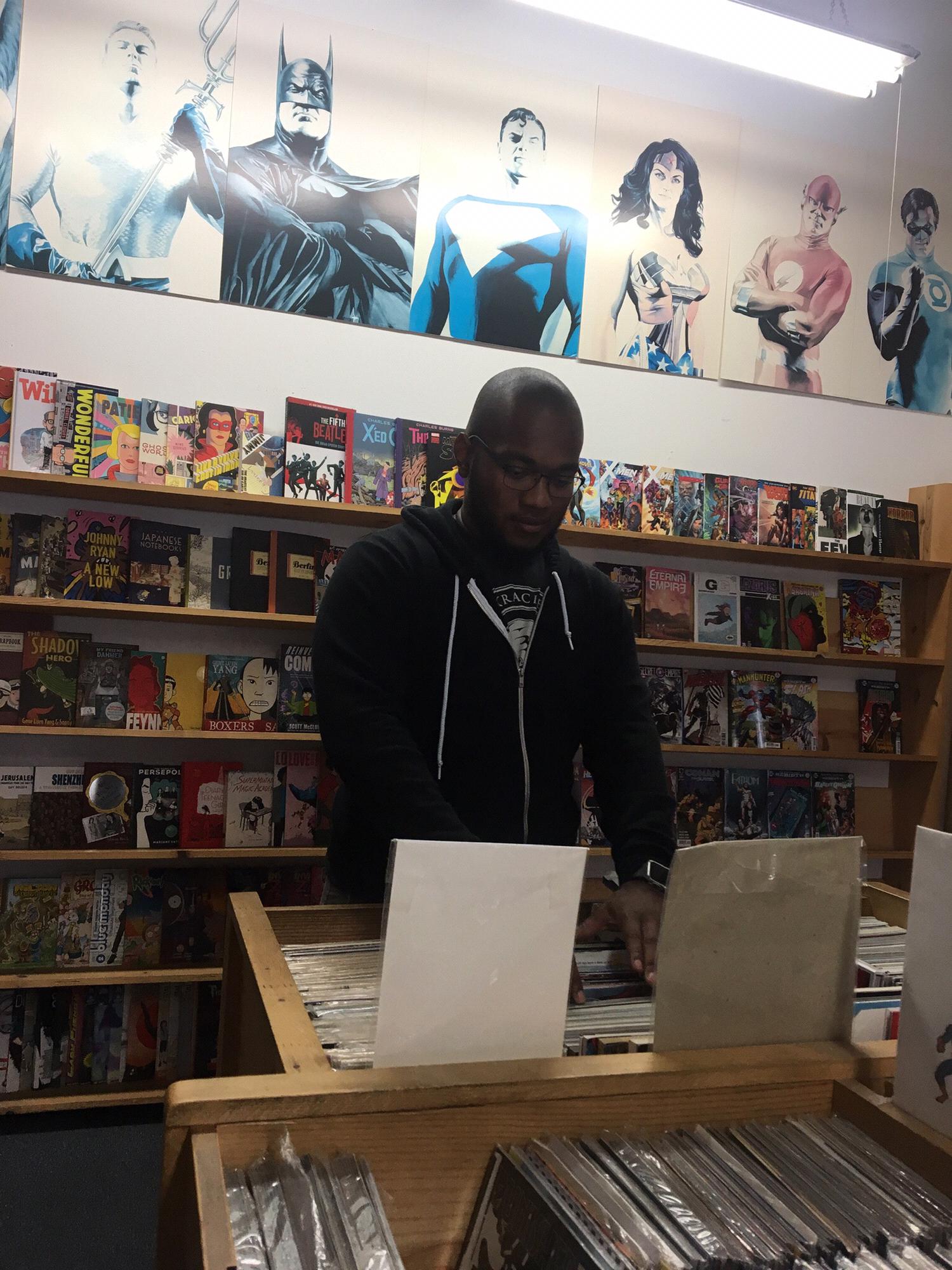 Comic shopping in Cali